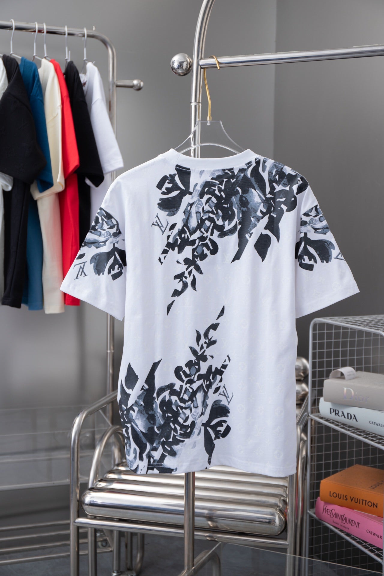 Camiseta estampada con patrón floral