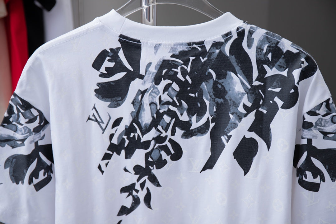 Camiseta estampada con patrón floral