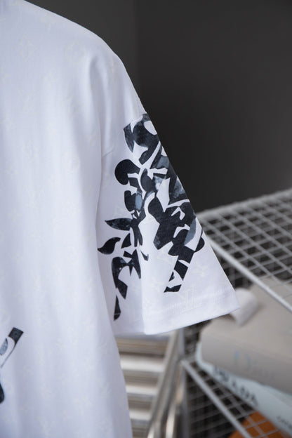 Camiseta estampada con patrón floral