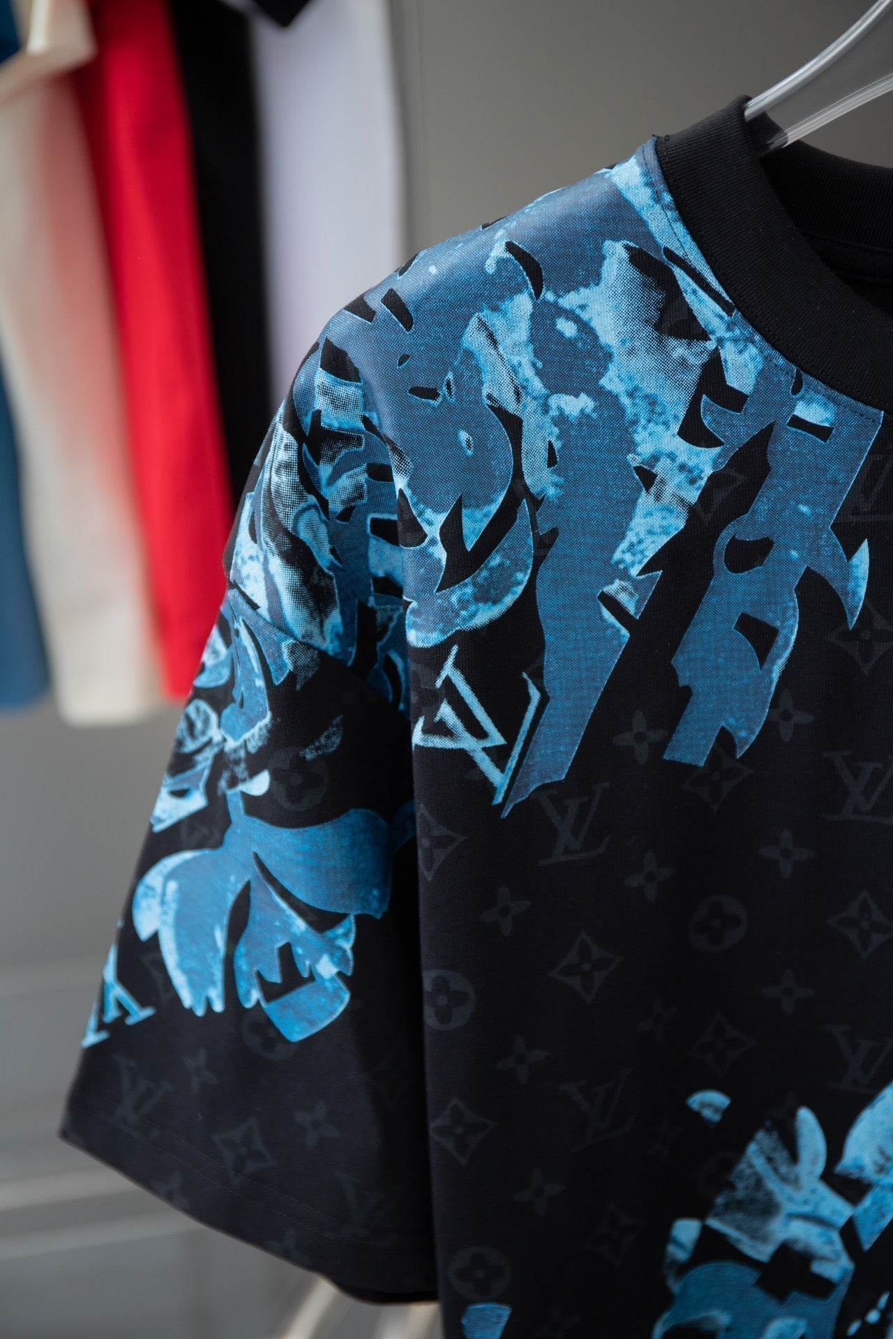 Camiseta estampada con patrón floral