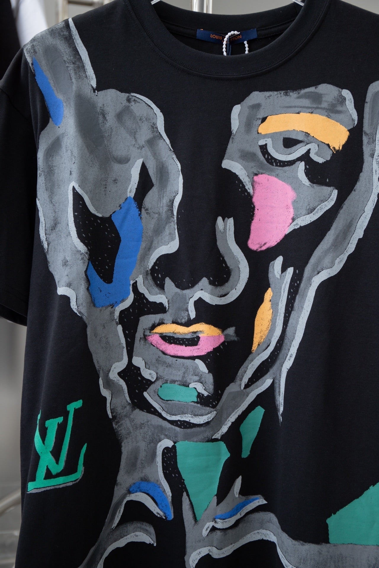 Camiseta con estampado facial