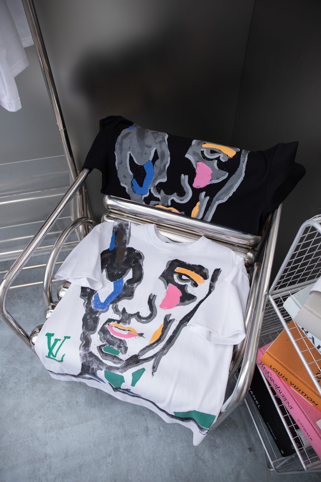 Camiseta con estampado facial