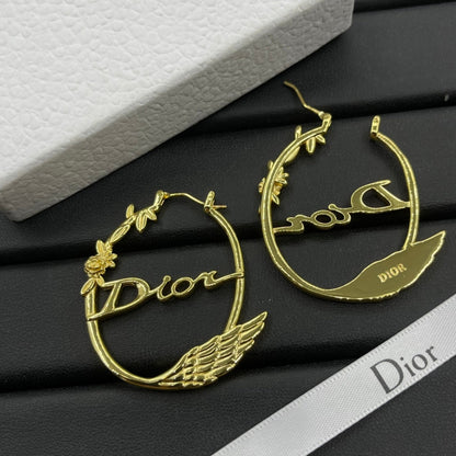 Boucles d'oreilles lettre, fleur et ailes