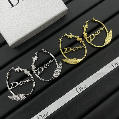 Boucles d'oreilles lettre, fleur et ailes