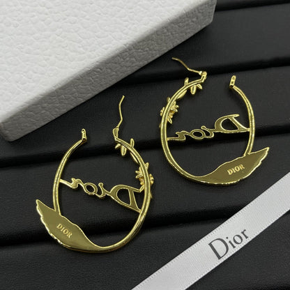 Boucles d'oreilles lettre, fleur et ailes