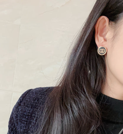 Boucles d'oreilles G élégantes et simples