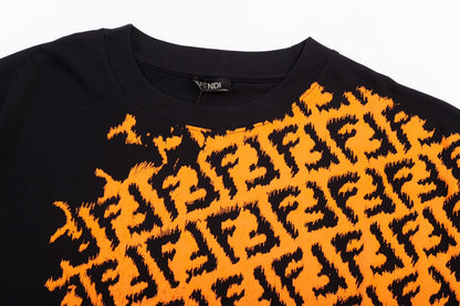 Camiseta con el logo impreso a medias