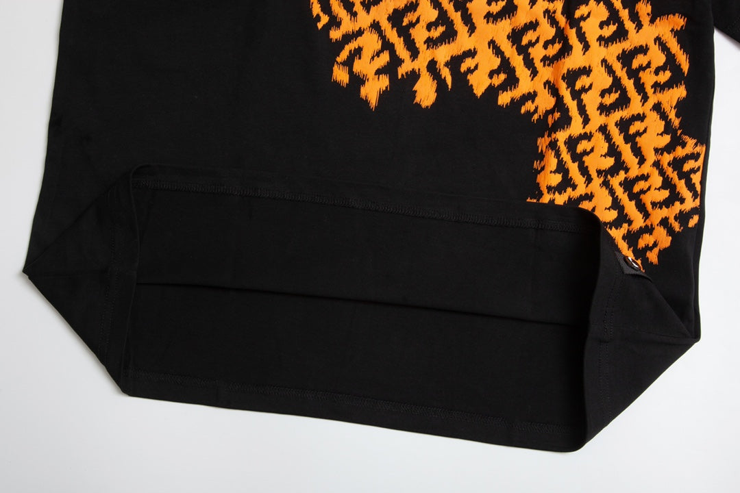 Camiseta con el logo impreso a medias