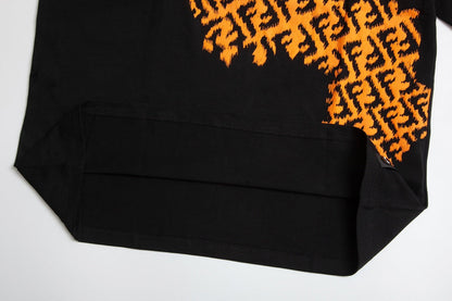 Camiseta con el logo impreso a medias