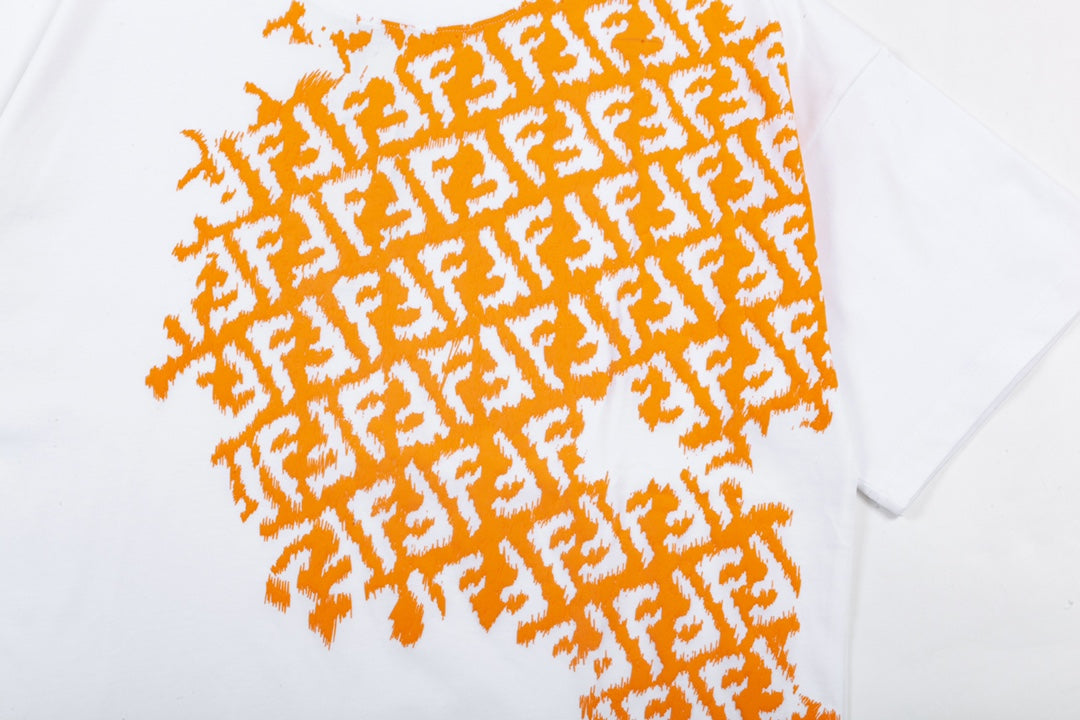 Camiseta con el logo impreso a medias
