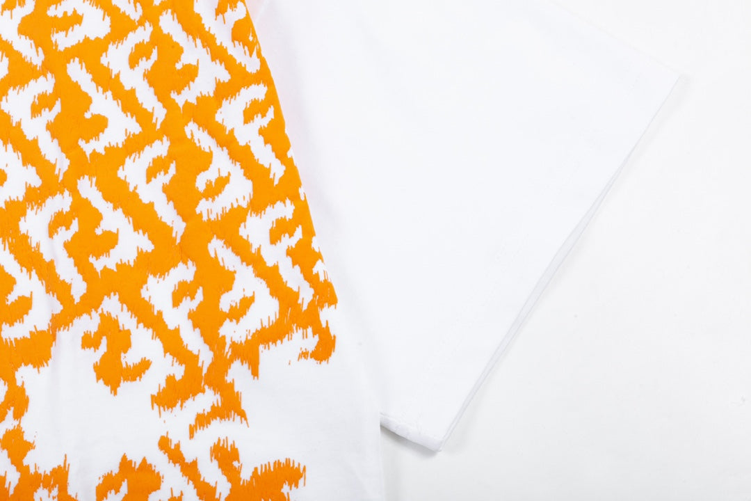 Camiseta con el logo impreso a medias