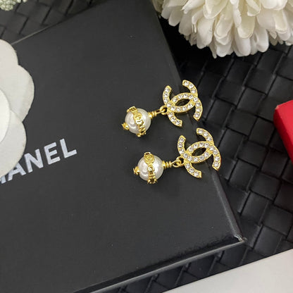 Boucles d'oreilles pendantes élégantes en perles