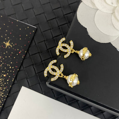 Boucles d'oreilles pendantes élégantes en perles