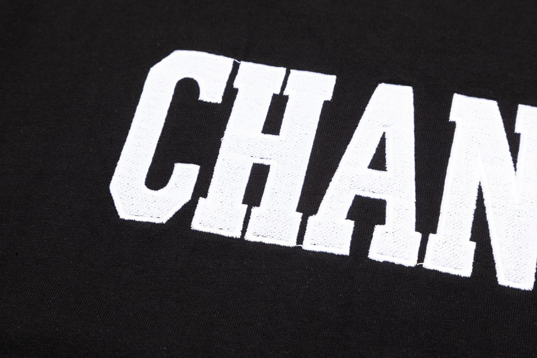Camiseta estampada con la letra C