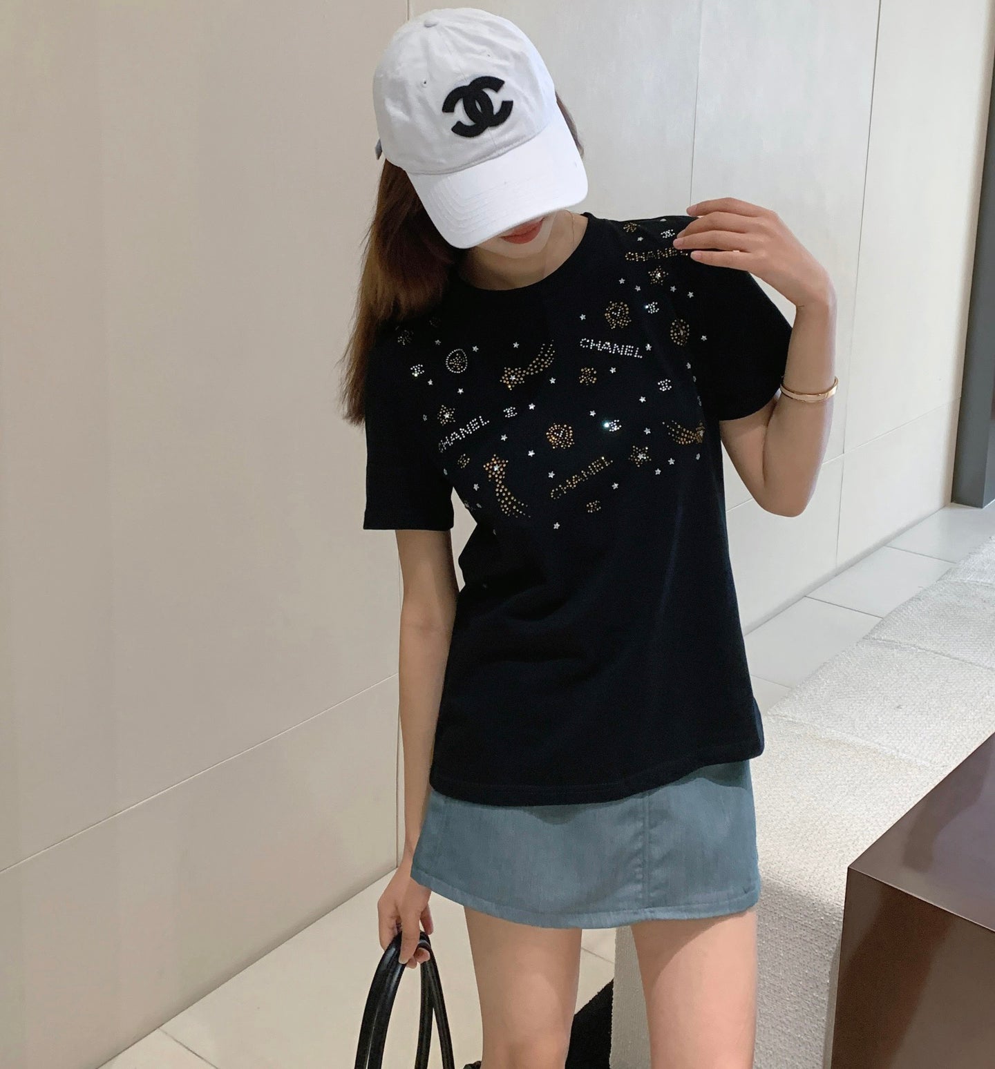 Camisetas con mangas de pedrería