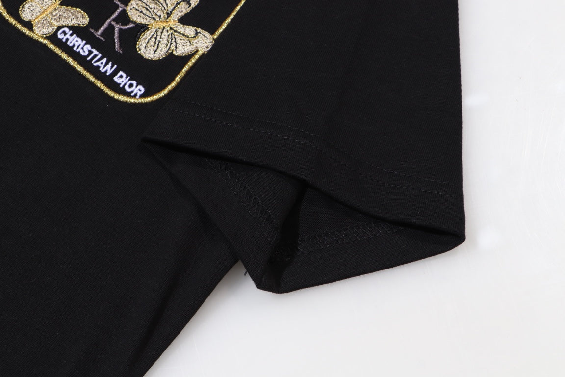 Camiseta con estampado de mariposas