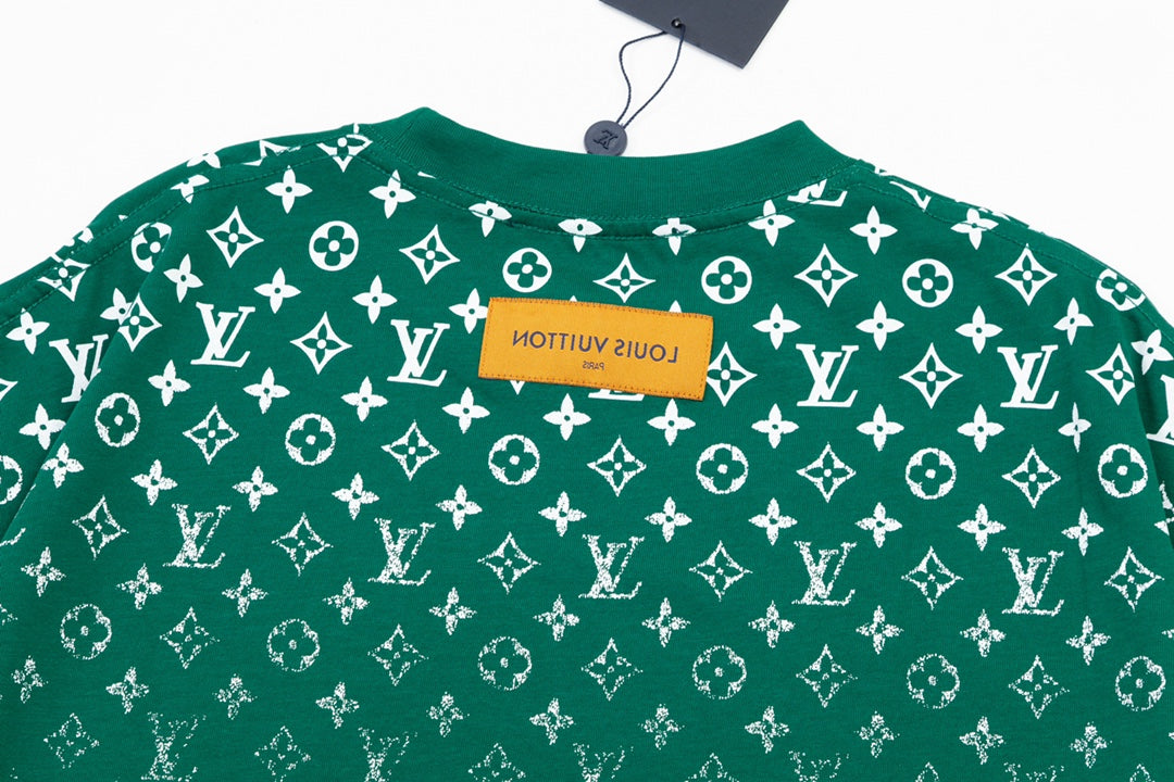 Camiseta con estampado de monograma degradado