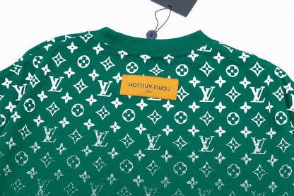 Camiseta con estampado de monograma degradado