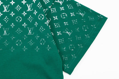 Camiseta con estampado de monograma degradado