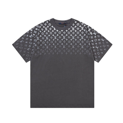 Camiseta con estampado de monograma degradado