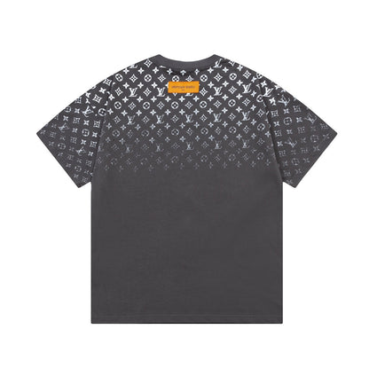 Camiseta con estampado de monograma degradado