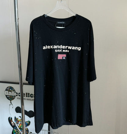 Camiseta de manga corta con logotipo bordado de espuma brillante estrellada.