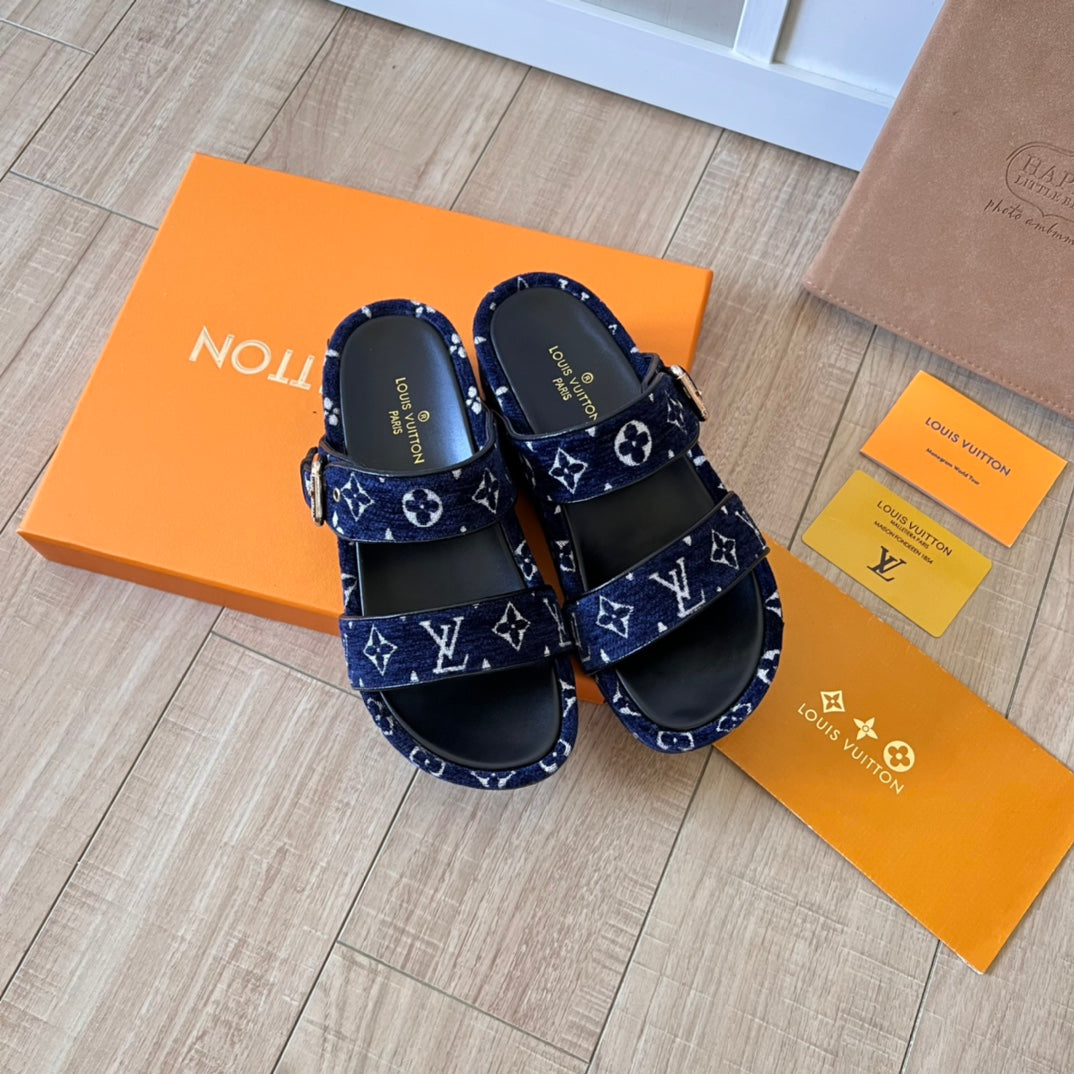 Pantuflas de Ante con Monograma y Suela Gruesa