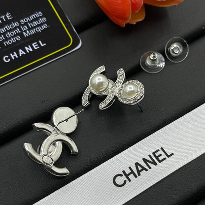 Pendientes de moda con perlas
