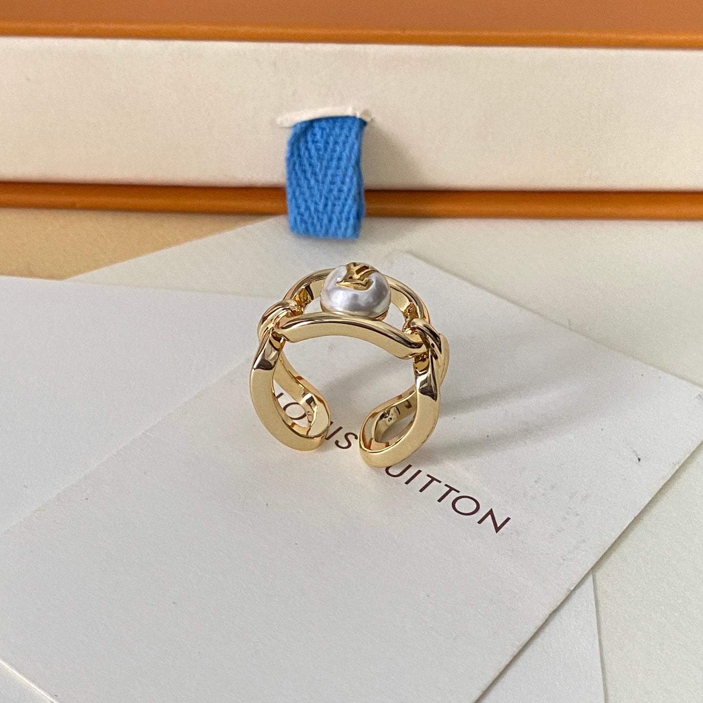 Anillo abierto con logotipo de perla redonda