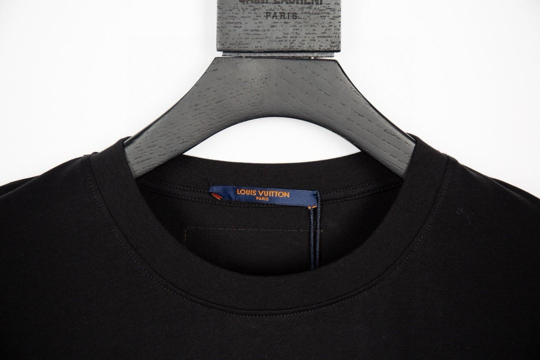 Camiseta con estampado de caja renderizada