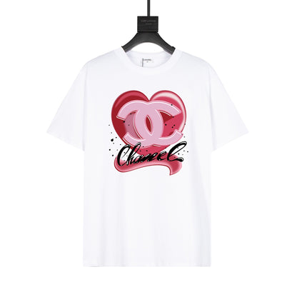 Camiseta con estampado de corazones