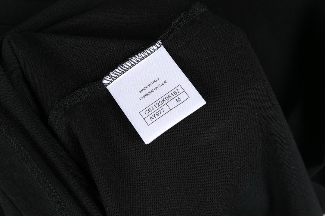 Camiseta con estampado de arcoíris