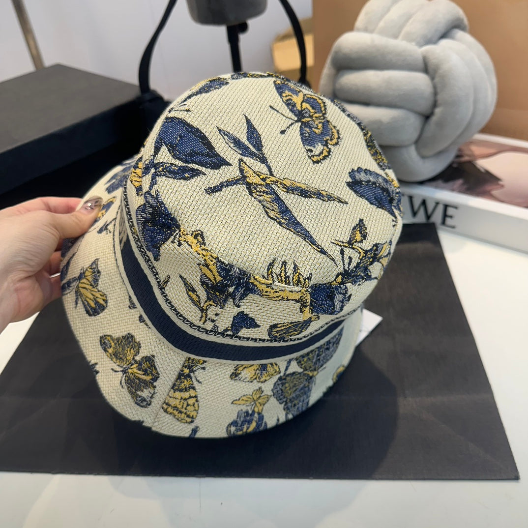 Sombrero de pescador bordado con mariposa