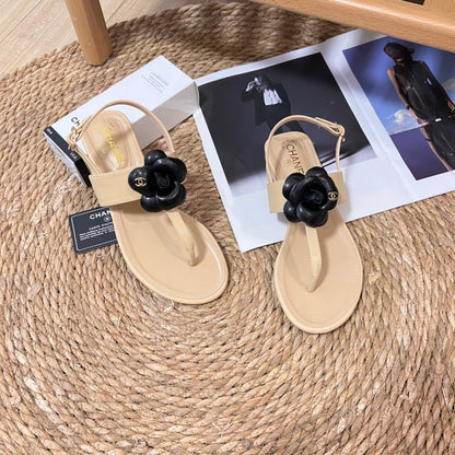 Tongs à fleurs style rétro