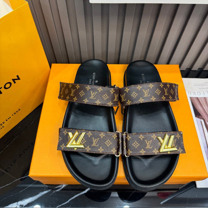 Sandales unisexe en cuir monogrammé