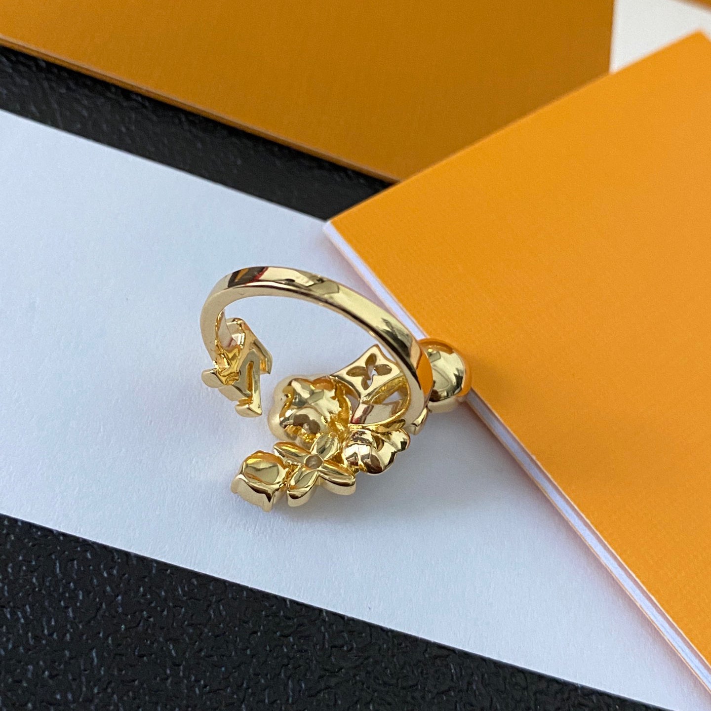 Anillo Abierto de Moda con Perlas y Flores