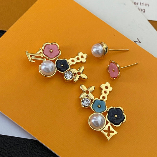 Boucles d'oreilles asymétriques fantaisie fleuries