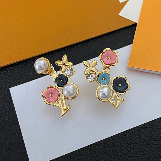 Boucles d'oreilles asymétriques fantaisie fleuries