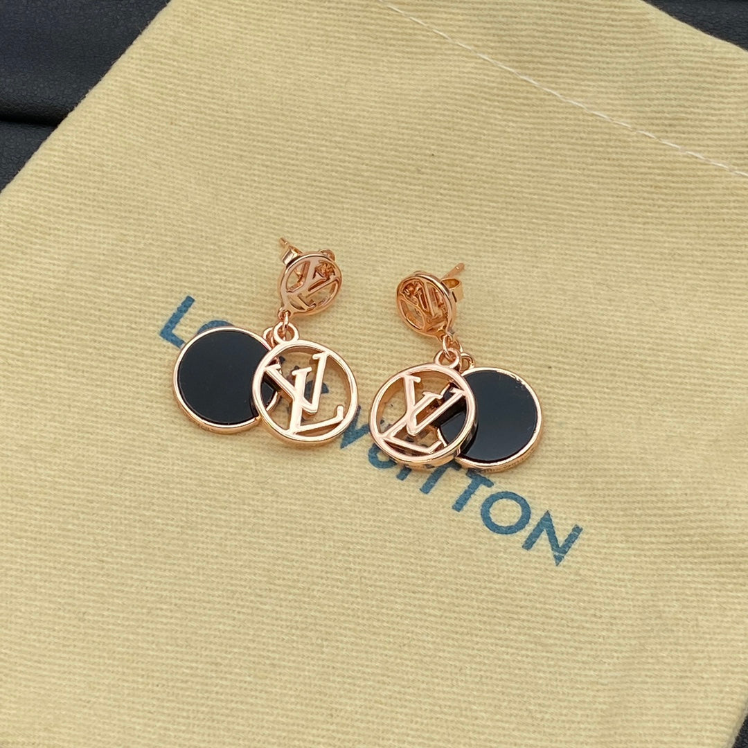 Pendientes metálicos con logo de medallón redondo