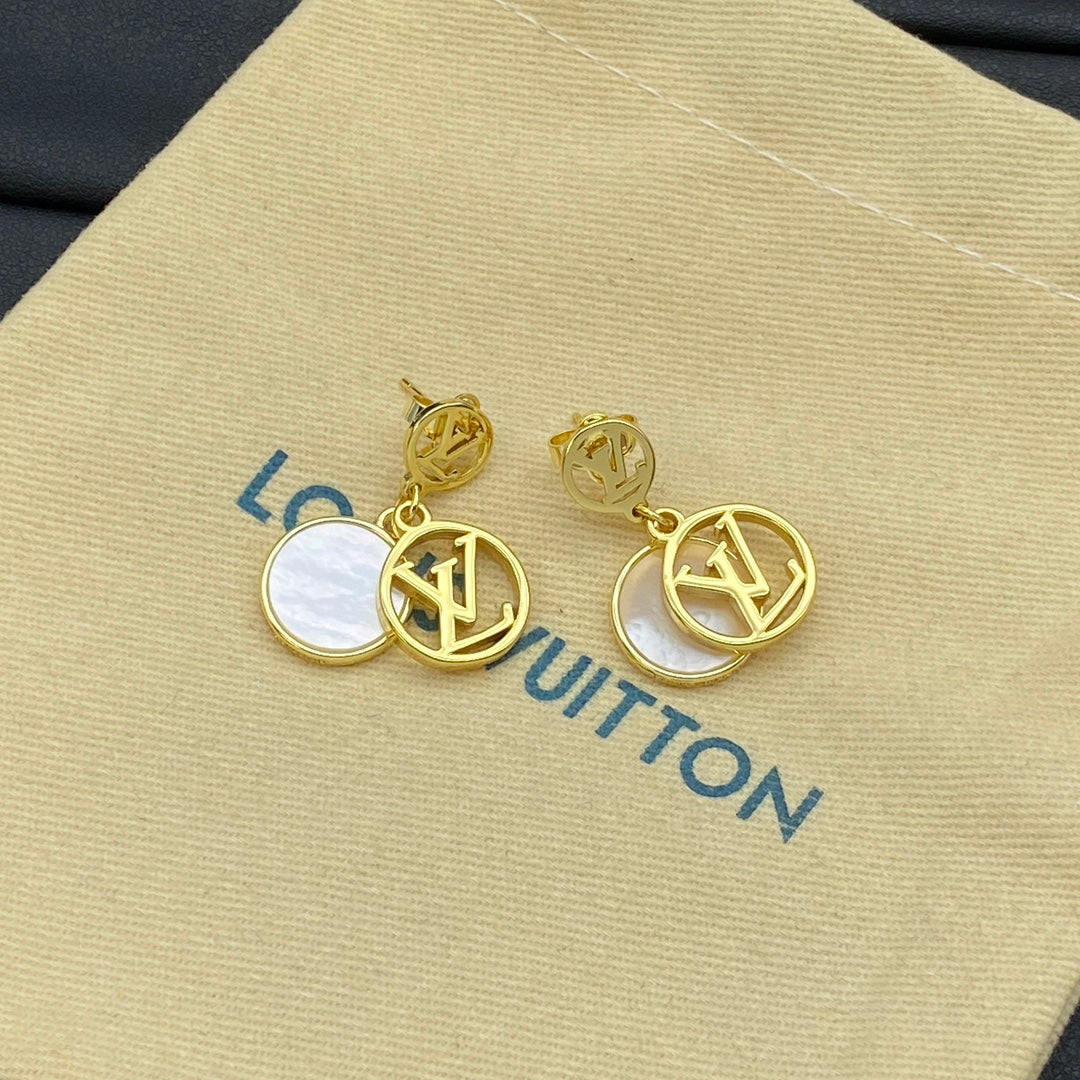 Pendientes metálicos con logo de medallón redondo