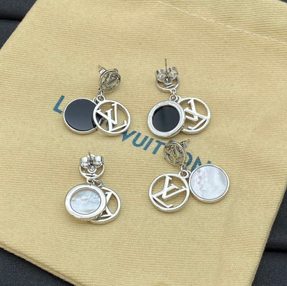 Boucles d'oreilles en métal avec pendentif rond siglé