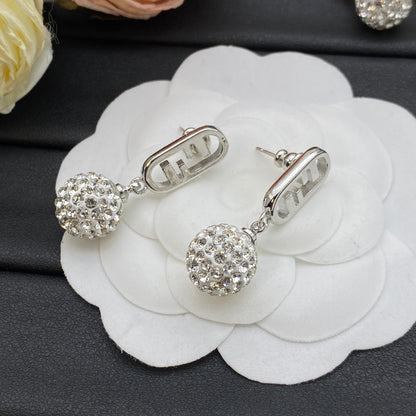 Pendientes metálicos con colgante de bola de cristal