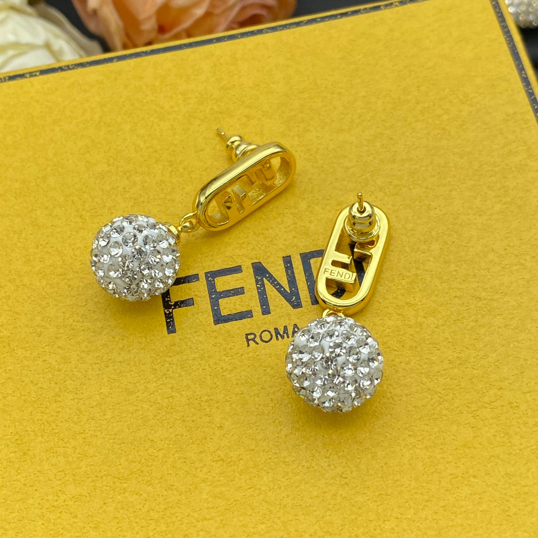Pendientes metálicos con colgante de bola de cristal