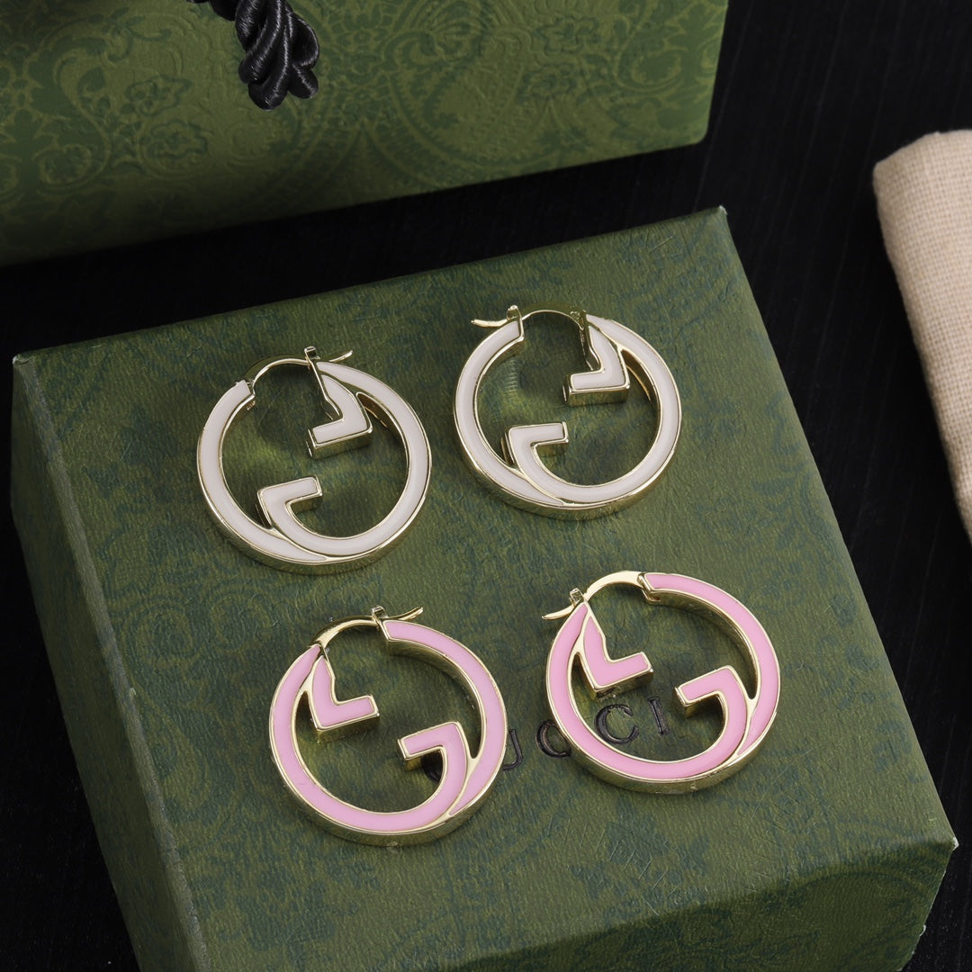 Aretes de aro redondos calados de esmalte