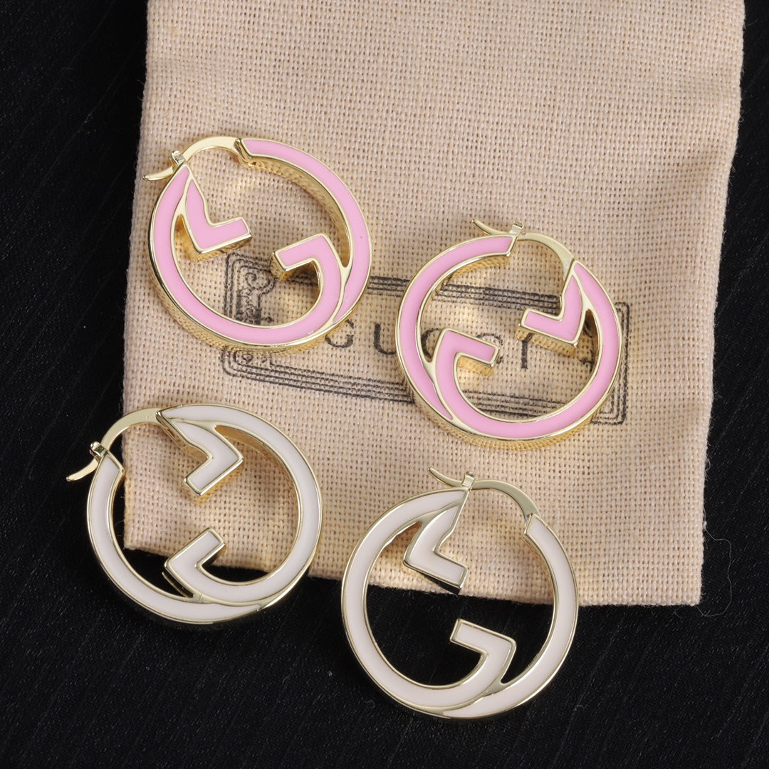 Aretes de aro redondos calados de esmalte