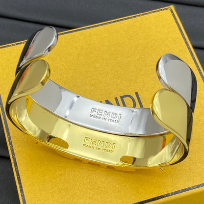 Brazalete Abierto Metálico con Letras