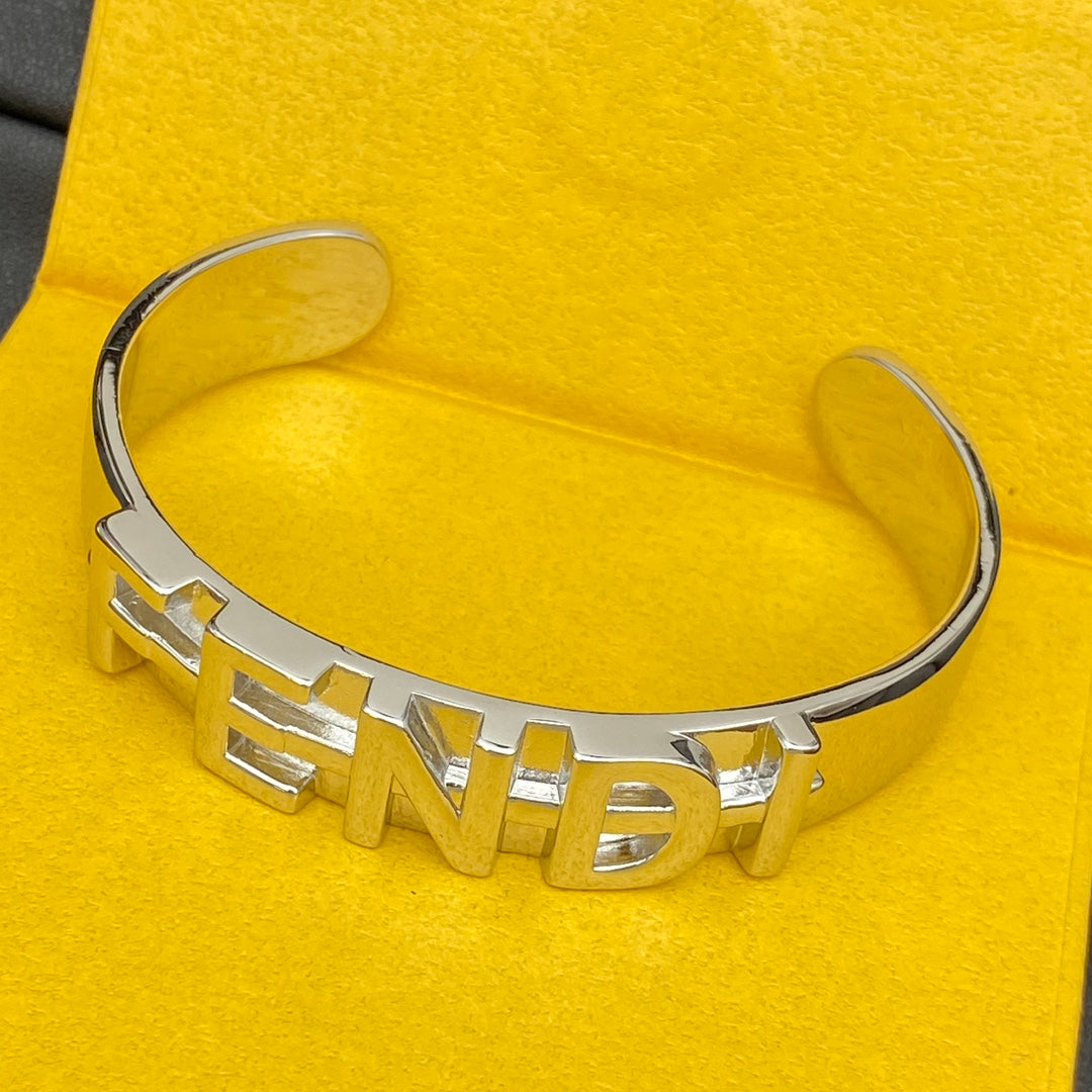 Brazalete Abierto Metálico con Letras