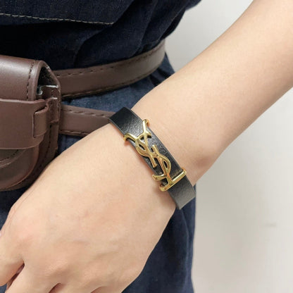 Pulsera de moda de cuero con logotipo dorado