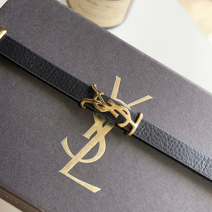 Pulsera de moda de cuero con logotipo dorado