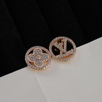 Pendientes de botón asimétricos con logotipo de diamantes de imitación